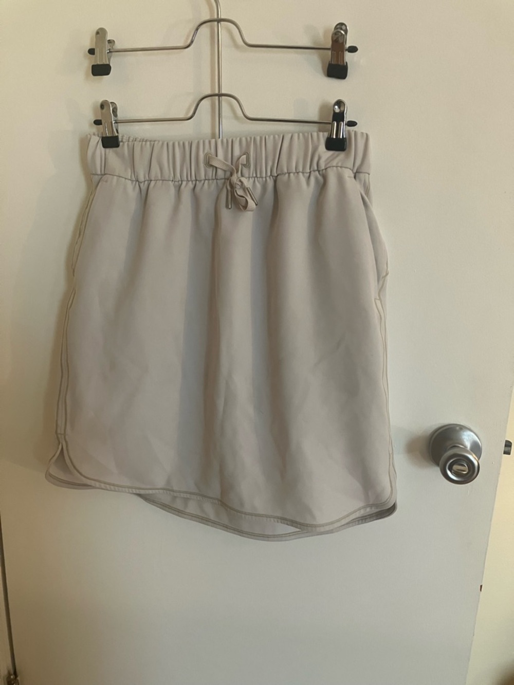 lululemon athletica 8 silver on the fly Drawstring Athletic Skirt - tag missing